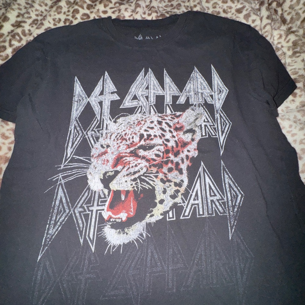 Graphic Leopard Band Tee - Black with Red & White Print